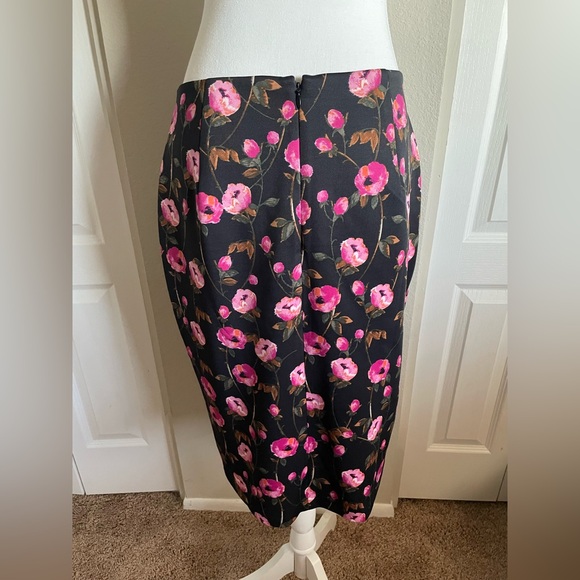 WHBM Floral Pencil Skirt Womens 8 Black Pink Roses Midi Long Lined Luxury Career - Picture 4 of 10